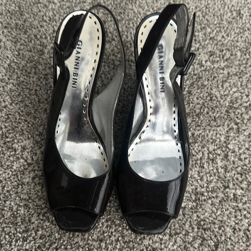 Chocolate brown paten open toe heels. Gianni Bini.